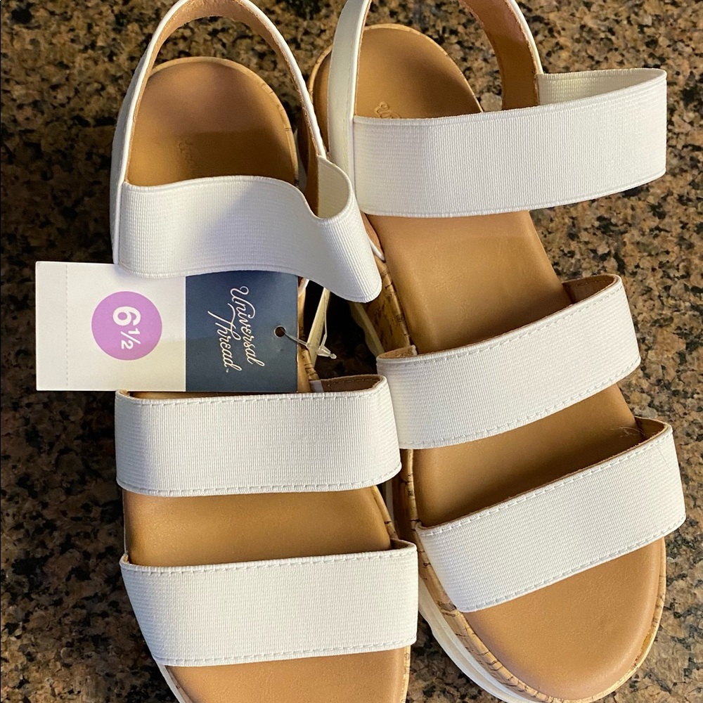 New Universal  Thread (Target ) Sandals  size 6.5